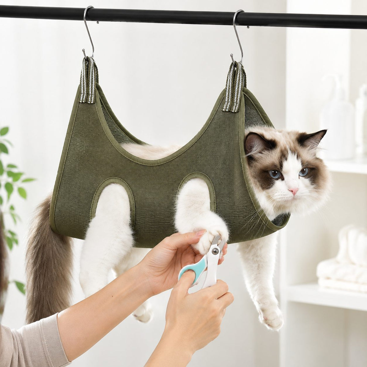 Pet Grooming Sling Bag – Easier Nail Trims & Paw Care